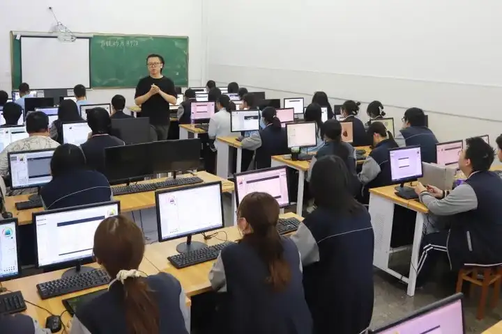 书页轻展风采 装帧细语传神 | 我校塘栖校区学生书籍装帧优秀作品展示(图1)