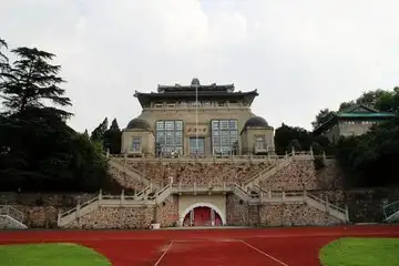 一优势与日本的早稻田大学,九州大学,长野大学等多所名校开展联合办学