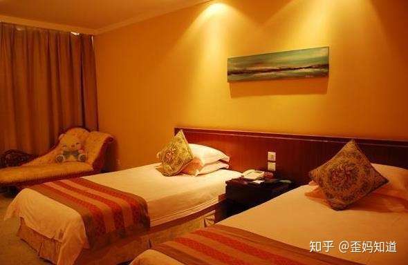 宾馆隔壁传来"嗯嗯"声,10岁女儿好奇发问,妈妈的回答很直接 - 知乎