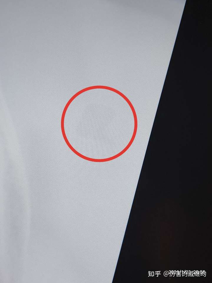 电脑屏幕出现类似水渍的阴影,为啥?怎么办?