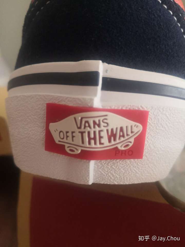 请问万斯的这两个标有什么不一样的?