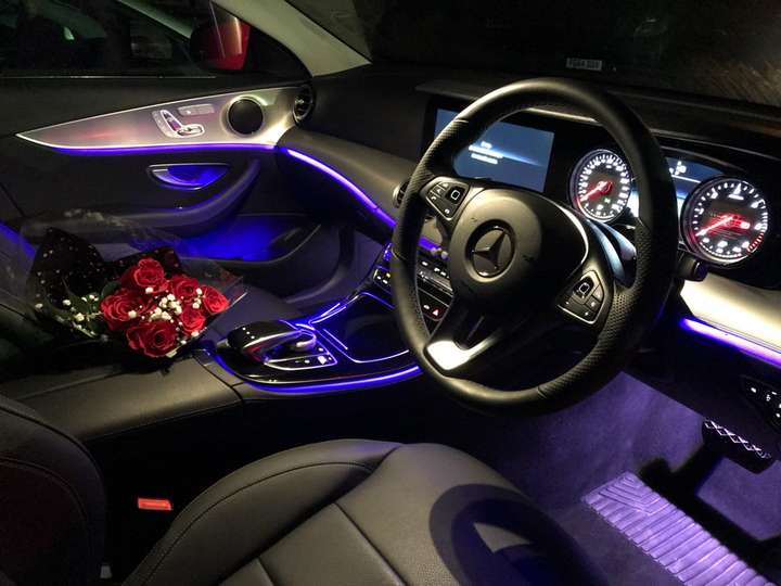 租了辆奔驰e,深深喜欢上了.氛围灯 恰逢情人节,氛围好搭