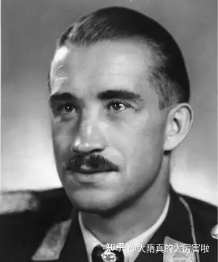 okw总长斯派达尔和okh总司令特雷斯寇决定将从属于okw的装甲兵总监