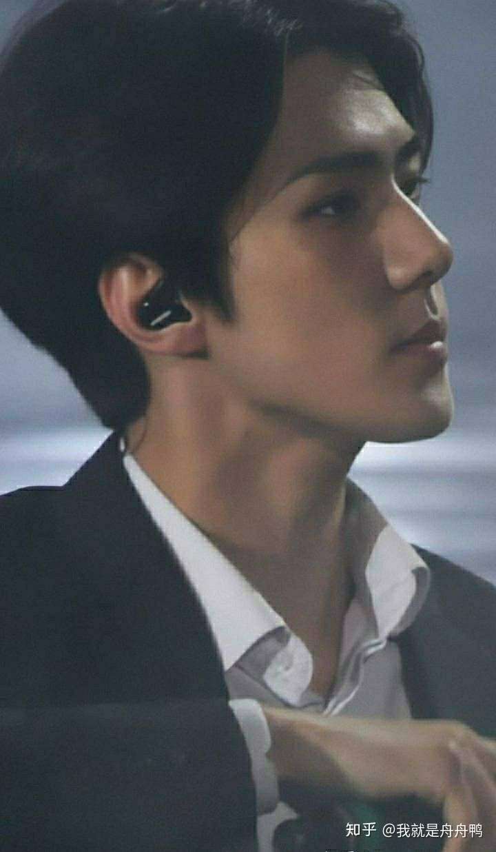 有哪些下颚线很好看的明星?