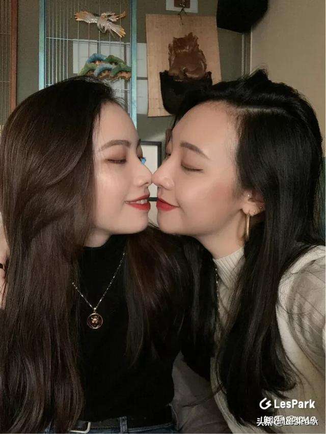 看完这对超甜les拉拉cp 我先弯为敬 知乎