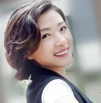 熊青青,市侩,干练,成熟冷静却因为患有脑癌失去了生命.