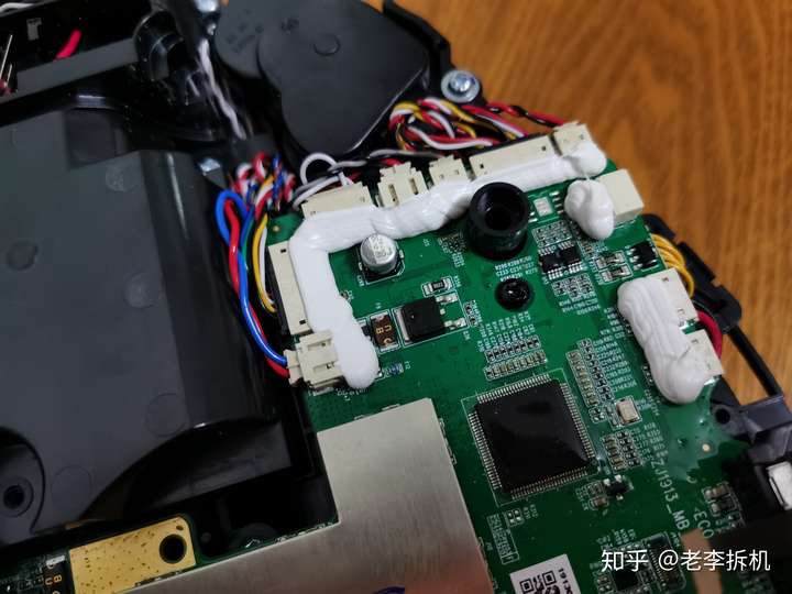 最新分享:科沃斯T8扫地机器人拆解内容必看 电器拆机百科 第6张-巨头拆机测评网 最新分享:科沃斯T8扫地机器人拆解内容必看 电器拆机百科 第6张