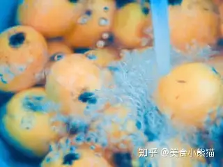枇杷膏怎么熬？7旬老奶奶把配方和做法都告诉你，润肺止咳零失败(枇杷膏怎么熬好吃又简单)