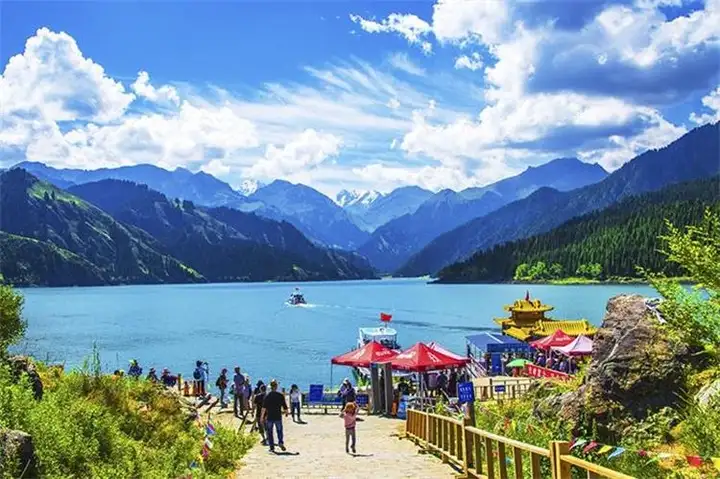 两个人去新疆旅游大概需要多少钱，新疆旅游人均消费（去新疆游玩人均3000左右）