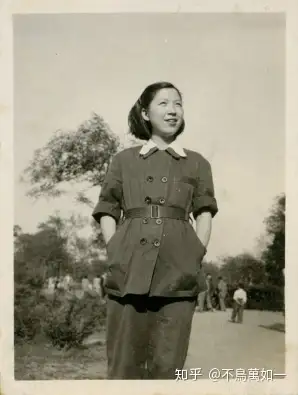 这张照片在网上多处被误当作林昭女士的照片.唯一的问题是这并非林昭.