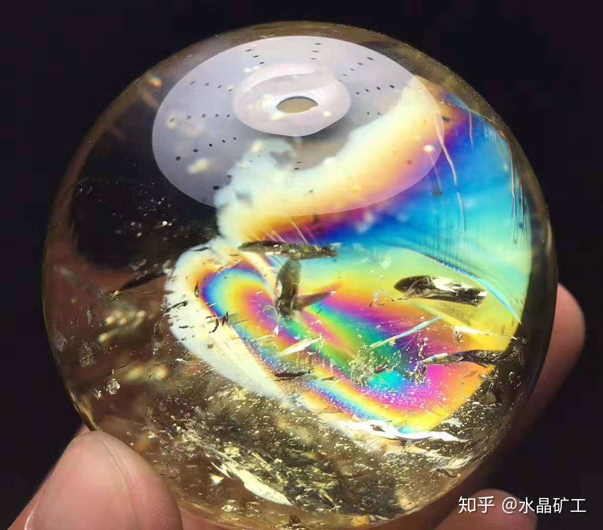 水晶球的寓意和功效有哪些 水晶球的作用你了解多少 知乎