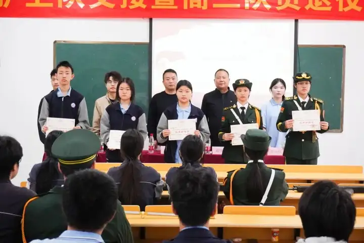 【红色校园】护旗薪火传使命 青春热血启征程 | 塘栖校区国旗护卫队交接仪式圆满落幕！(图14)