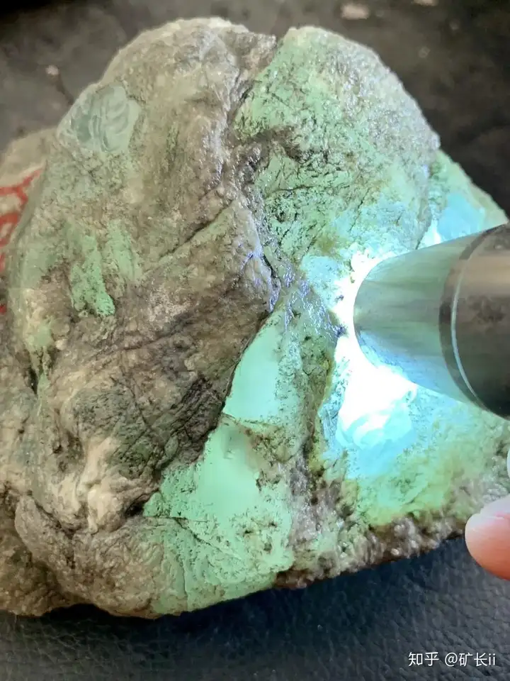 如何简单的辨别翡翠原石？四大技巧你不一定都知道
