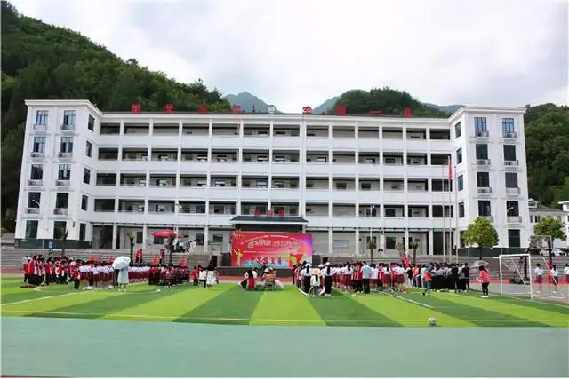学党史办实事，情暖六一欢乐多——兴山开展“六一”关爱慰问活动