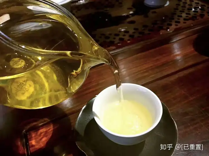 这样也行？（泡茶敬茶礼仪视频）简述泡茶敬茶礼仪，泡茶有学问，敬茶有修养，陈仲，