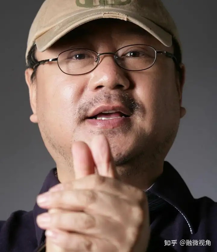 奖项砸出来的谋女郎，最近操作有点迷，和范伟上演“爷孙恋”？