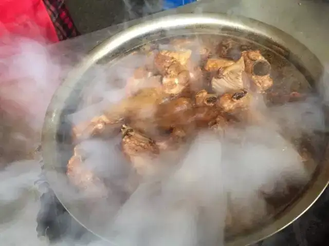 带你吃“拉虚”砂锅面，原老马路姐妹砂锅面，目测也是30年+