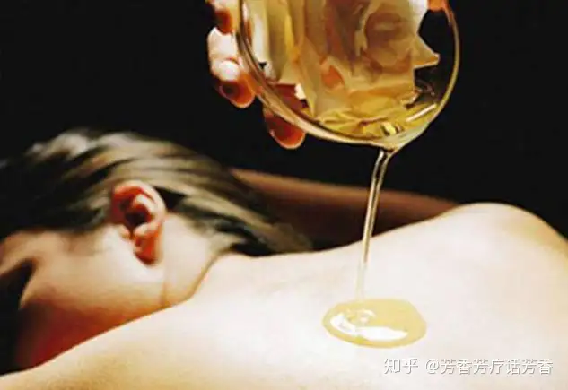 精油按摩的方法及疗效！丨精油按摩的好处与功效