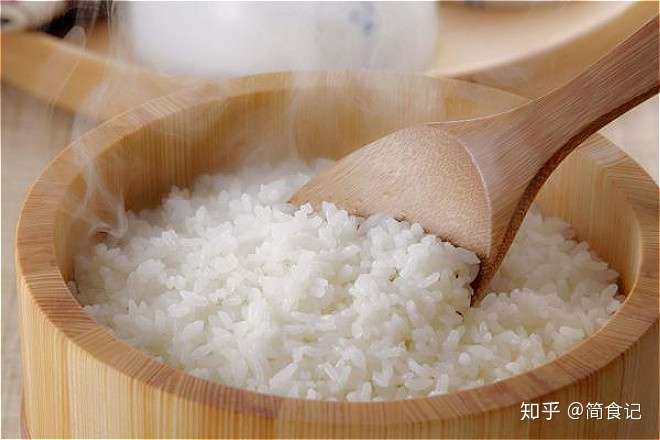 焖米饭时 直接加水是大错 多加这1步 米饭更香更软 还不粘锅 知乎