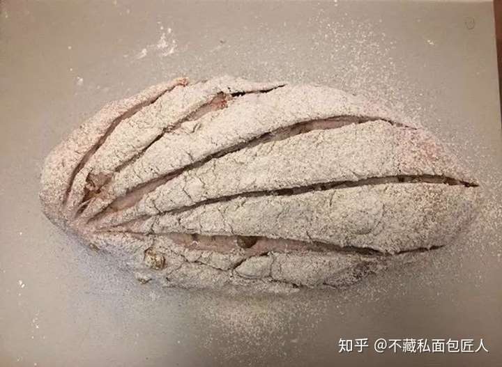 当下火爆的软欧包,跟甜面包有什么区别?