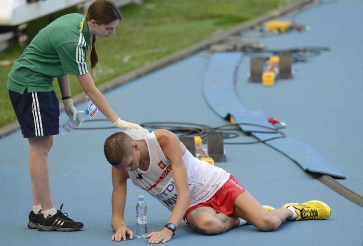 休息10秒,重复8组,共计4分钟,最后达到极度疲劳的一种训练手段