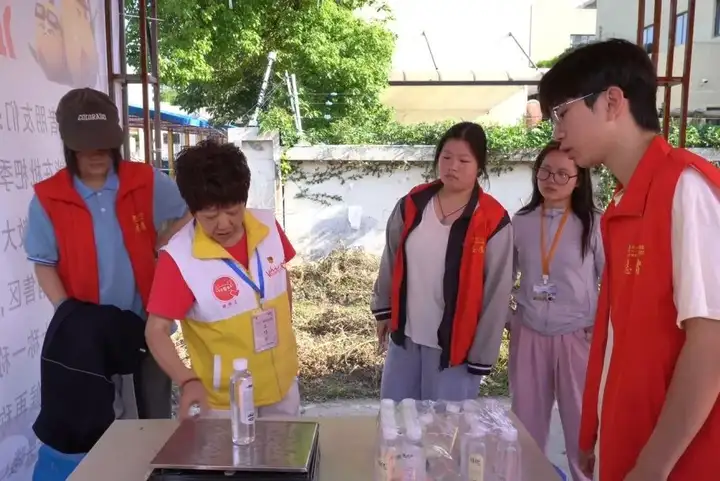 志愿承心意 秤守枇杷香 | 塘栖校区枇杷节志愿服务(图3)