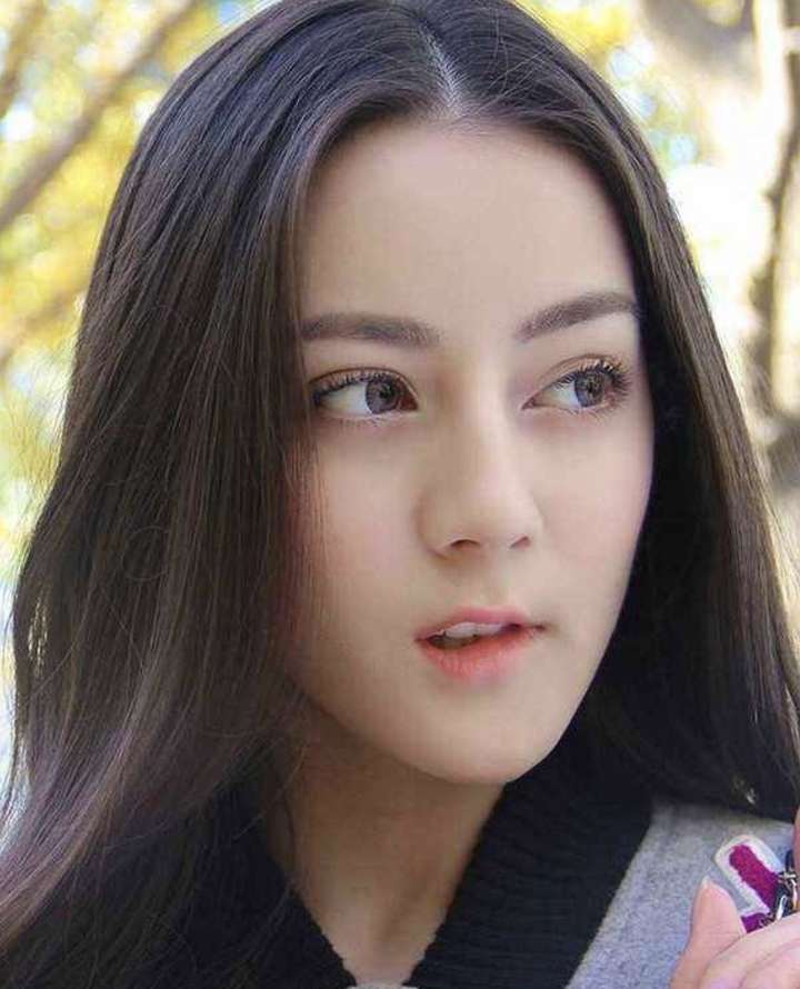 一直不喜欢嘴唇太薄的女生.有种很刻薄的感觉啊 而且我不懂啊!