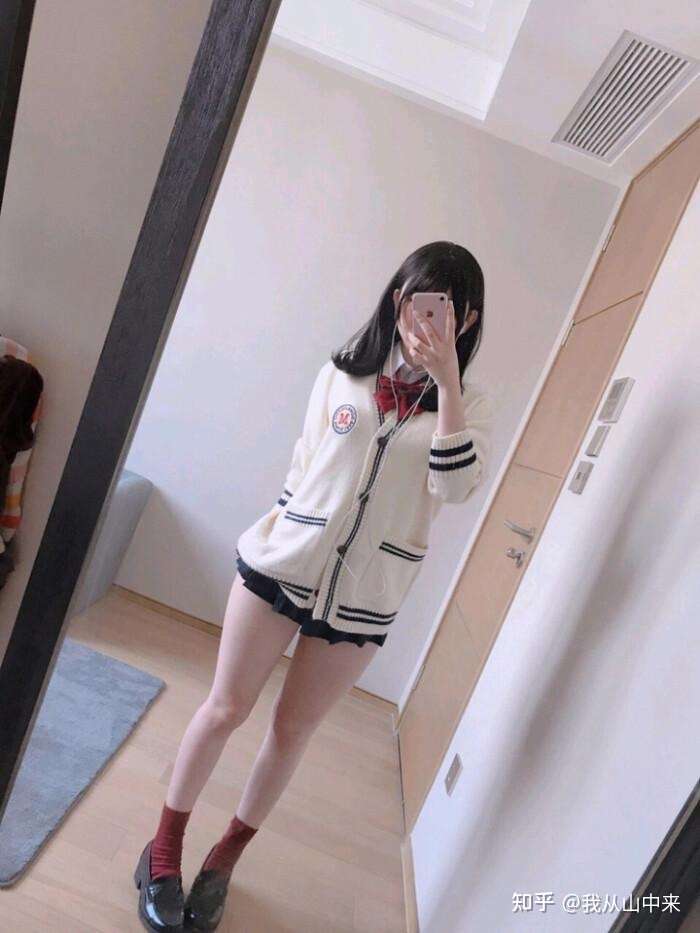 大腿上有肉也会挺好看.
