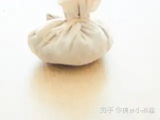 枇杷膏怎么熬？7旬老奶奶把配方和做法都告诉你，润肺止咳零失败(枇杷膏怎么熬好吃又简单)