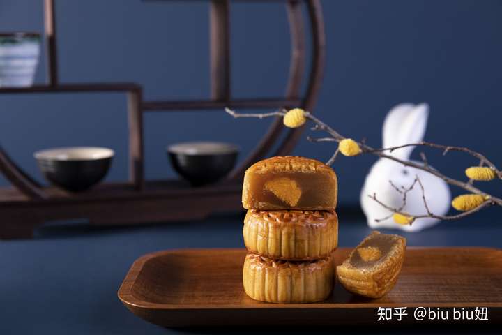 中秋节送礼送什么礼品好-中秋礼物送长辈—父母—领导-中秋送礼提前多久-中秋礼盒推荐（含半岛酒店、美心、华美、稻香村、广州酒家月饼选购攻略-中秋白酒礼盒推荐）