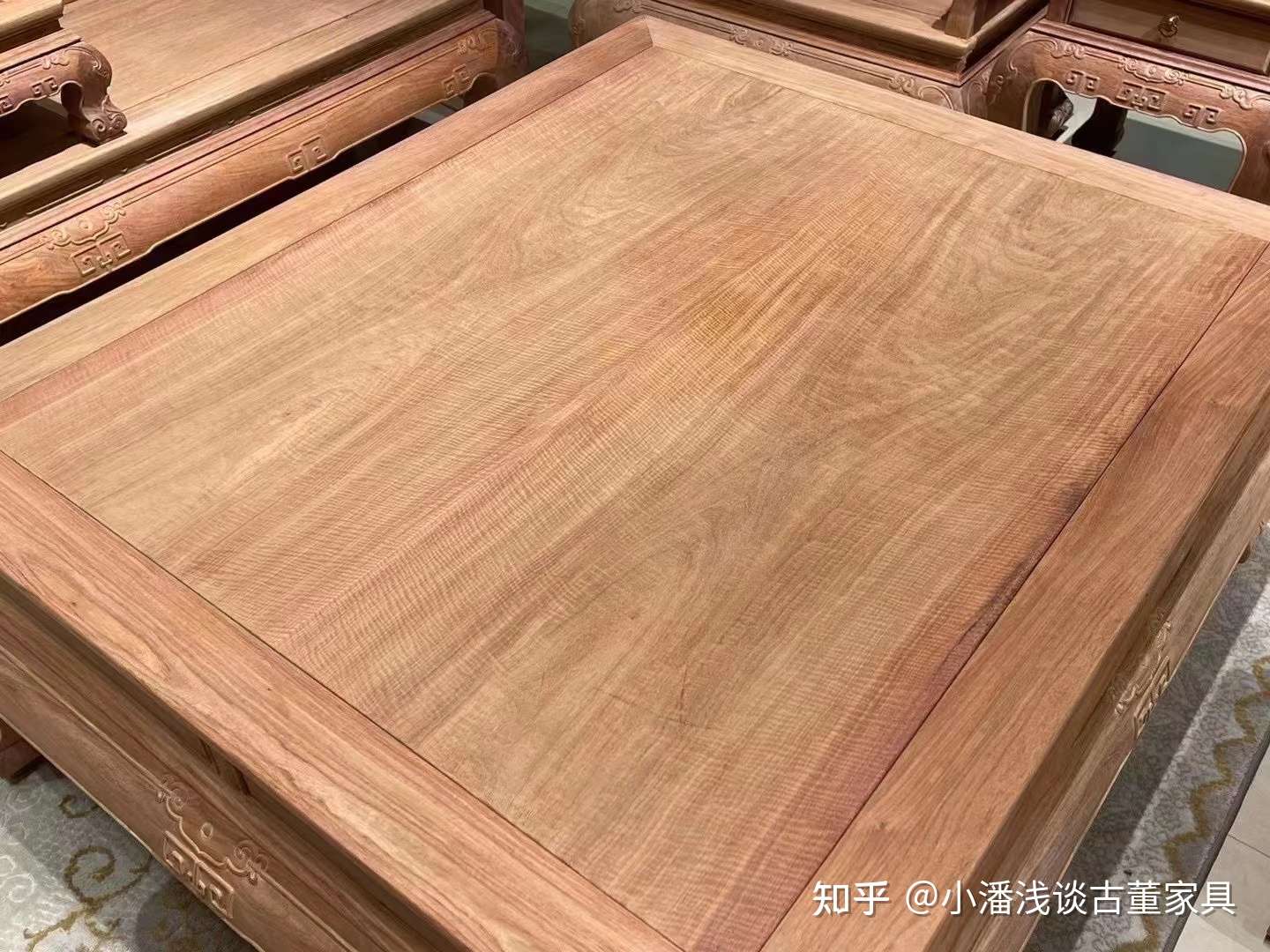 小潘淺談古董傢俱 的想法: 一套獨板的緬甸花梨沙發,這種款式是土豪