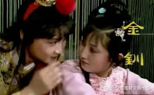 《红楼梦》：王夫人的丫鬟彩霞和彩云，为什么都会看上贾环？(彩云和彩霞谁和贾环有旧)