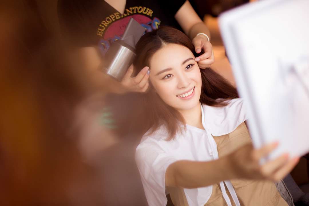 郝好1988年6月18日出生于山东省青岛市毕业于北京电影学院中国内地女