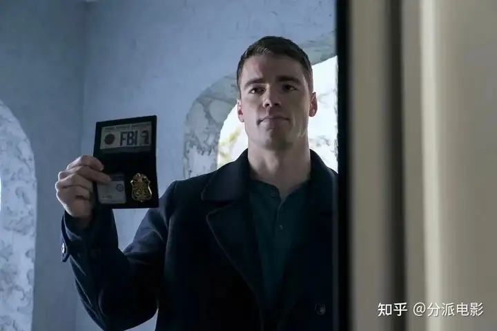 Netflix新剧《暗夜情报员》惊险刺激重重悬疑、最速续订第二季