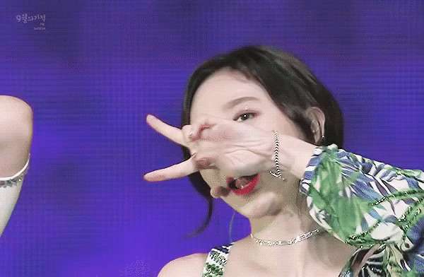 22) 队内担当:第二主唱,全能ace,形象担当 外号:兔牙,假忙内,林三岁