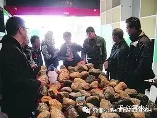 中国最大的翡翠赌石市场在哪 