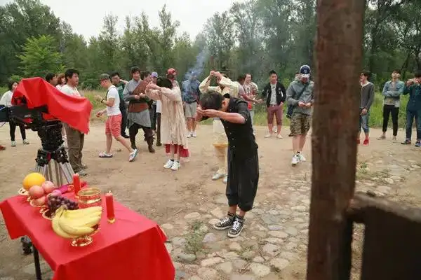 37《传奇霸业》改编网剧开机仪式 新生代演员颜值爆表！
