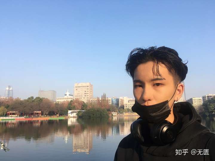 脑袋大的男生带什么帽子合适?