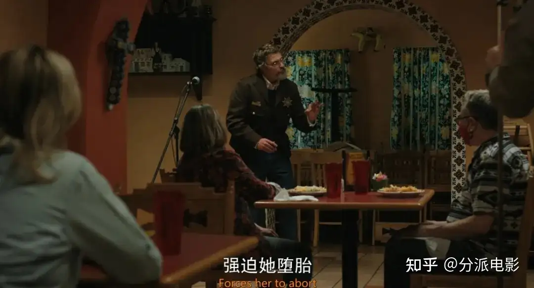 《爱丁顿》心理恐怖大师新作，小镇也疯狂！