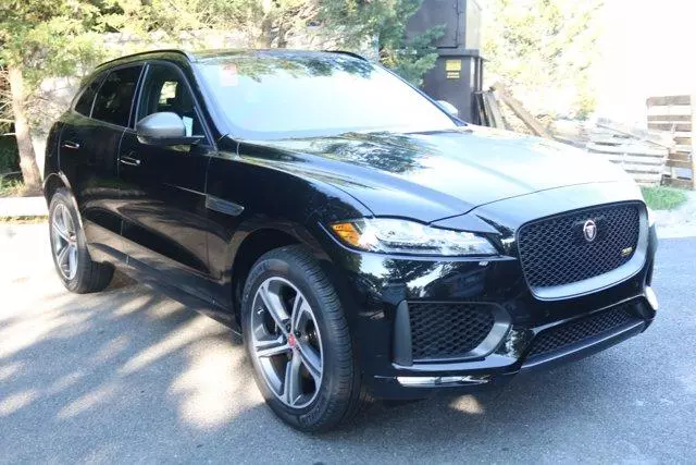 捷豹fpace很有运动范的豪华suv钢炮感十足