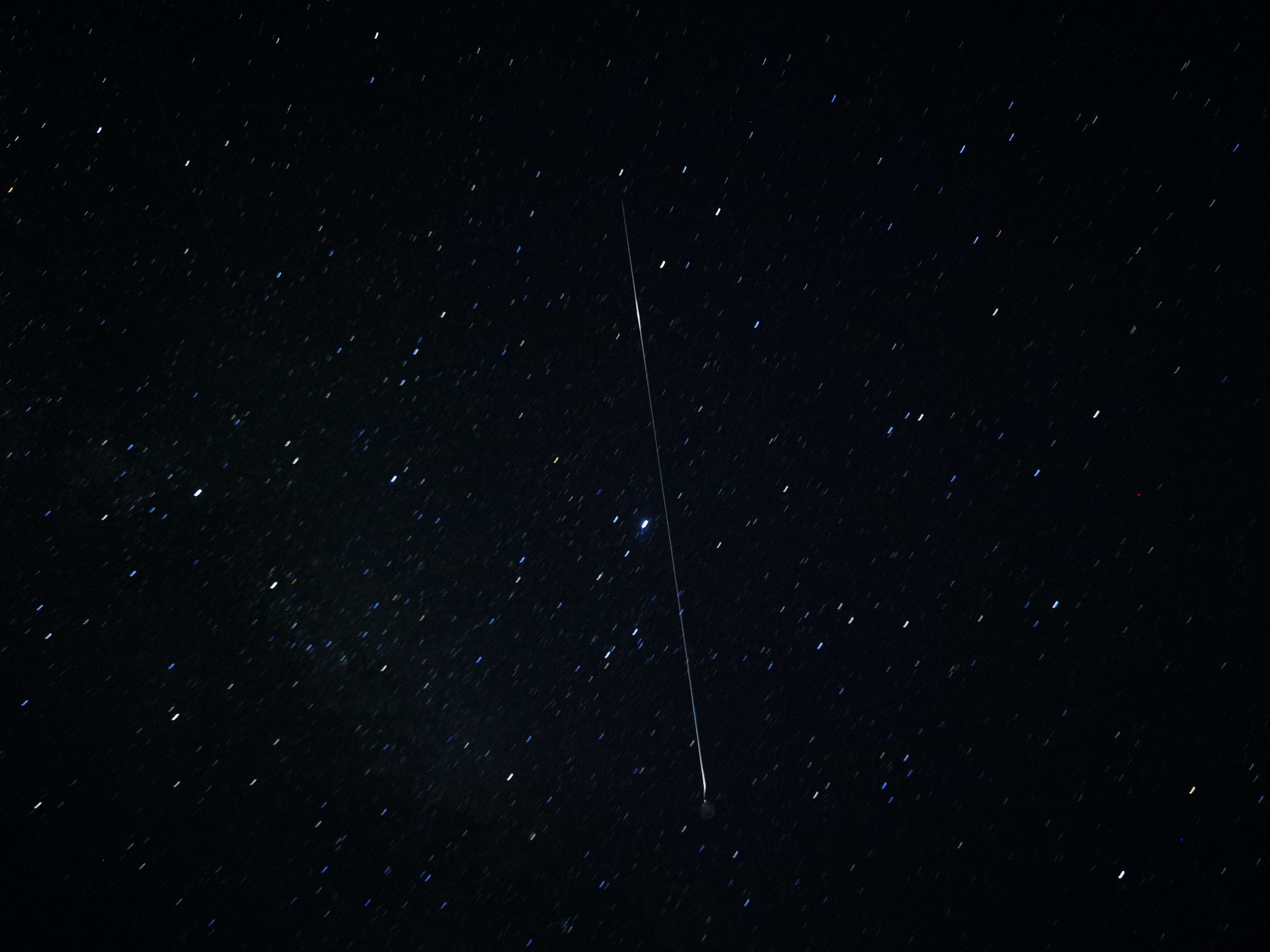 行者老应 的想法: 戈壁星空 | 分享我的每日随拍:深夜在戈… - 知乎