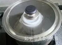 奶奶教我制作枇杷膏，原来步骤如此精细复杂，才能止咳清肺润喉!(怎么样制作枇杷膏)