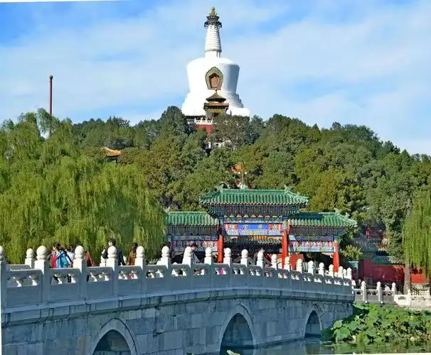 北海公园行李寄存的地方，北海公园门票开放时间攻略
