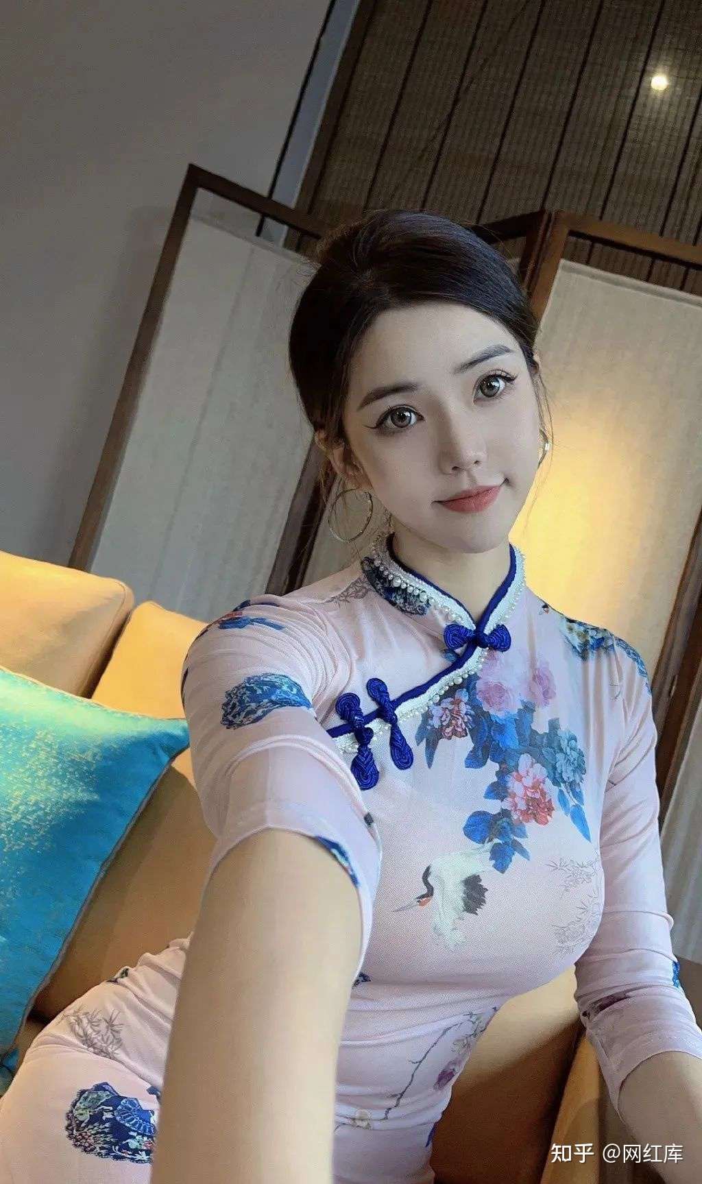 新一代蓝衣女神，比一栗小莎子身材更辣 微博网红-第16张