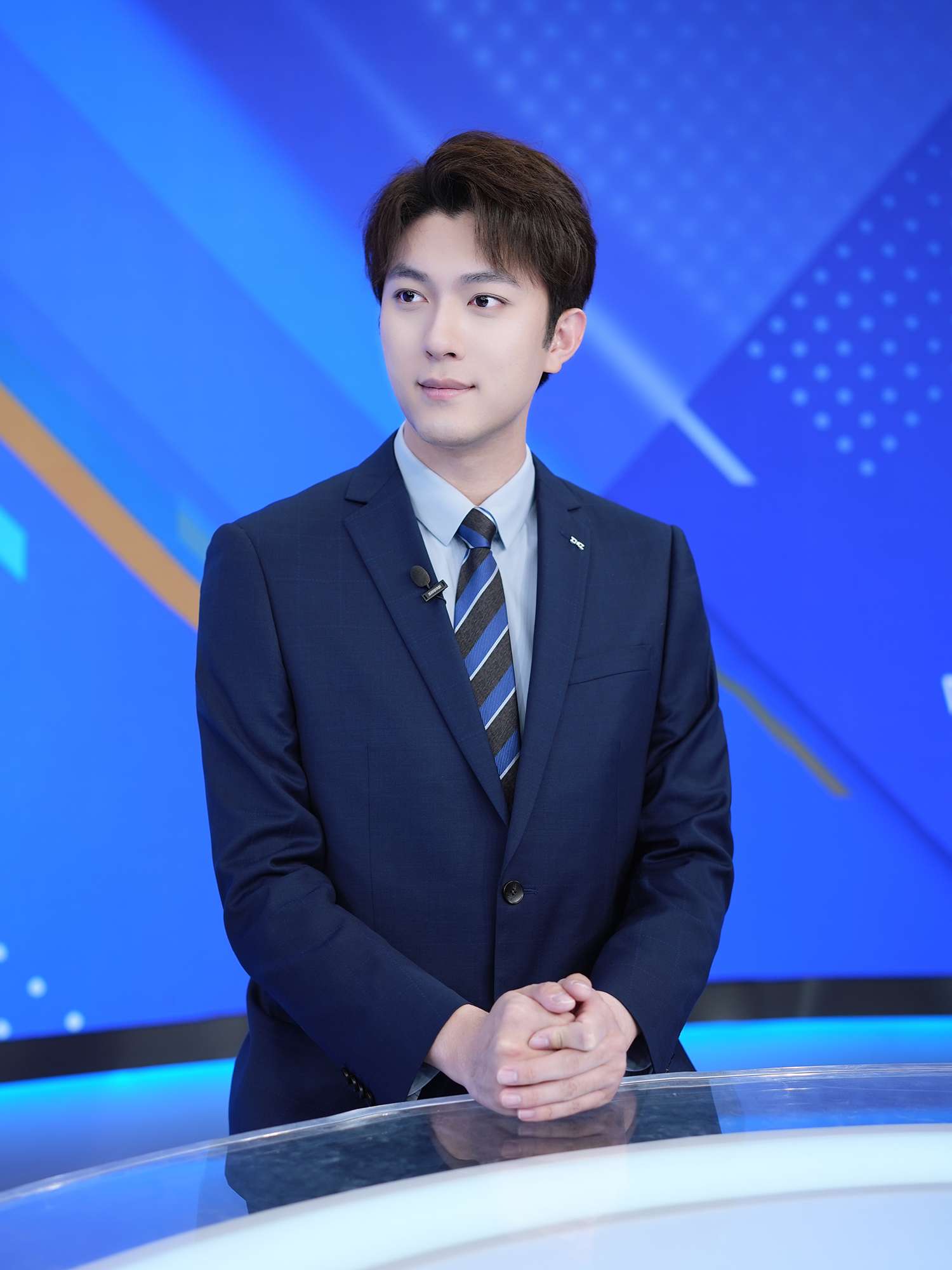 emz先生 的想法: cctv-6 央视电影频道主持人 金泽 身穿 #e… - 知乎