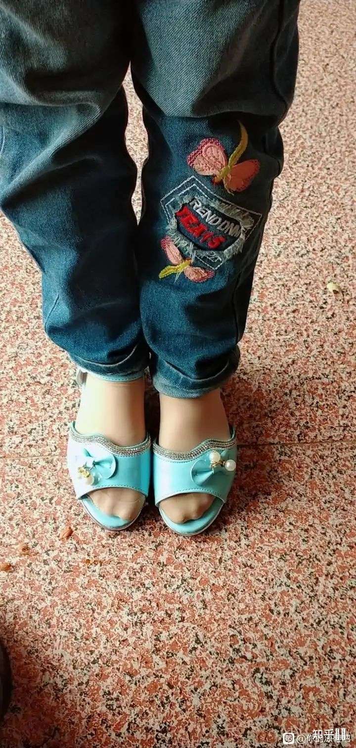 脚白腿黑怎么穿凉鞋? - 知乎