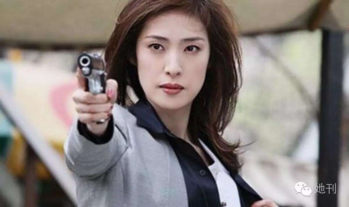 50岁的天海佑希示范了女人不结婚的最美可能 低质量的婚姻不如高质量的单身 知乎