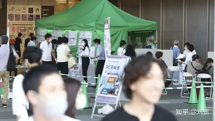 日本新增23万再创记录，住院候补站人满为患，想进候补站都得等候补；诊所每天都要拒绝数十位患者挂号【7月29日“共存”新闻】插图6