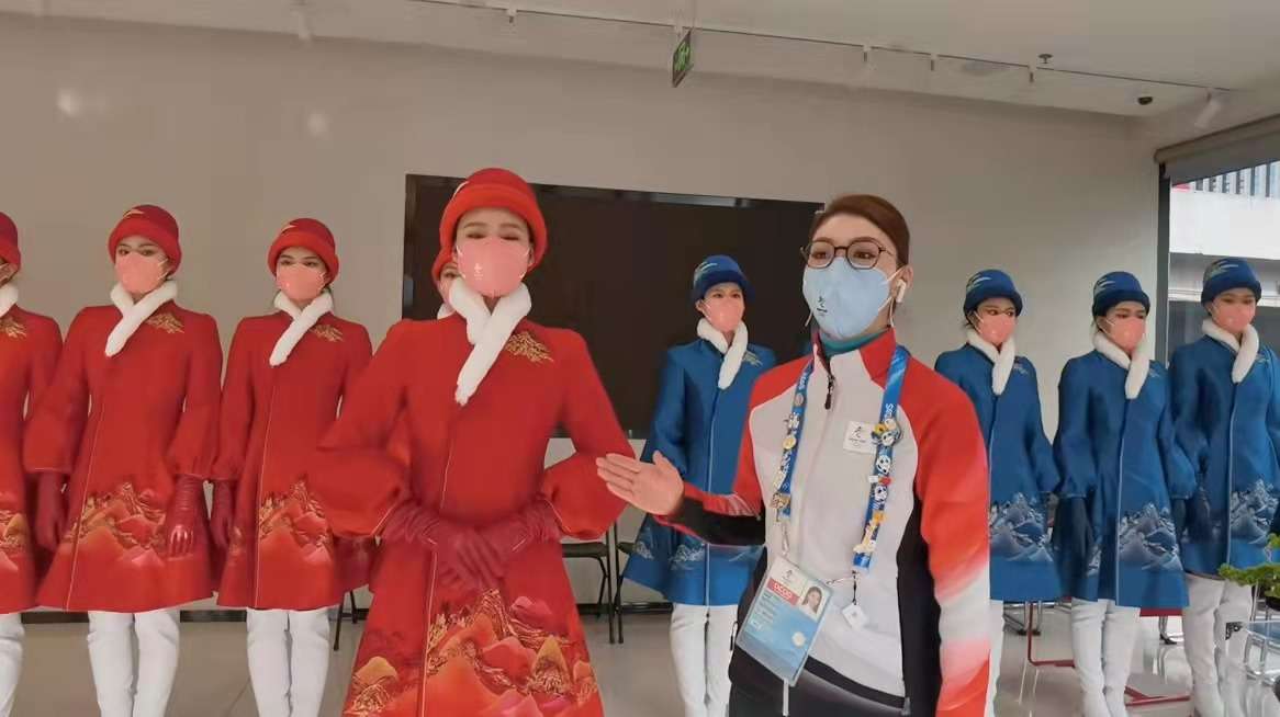 北京海淀 五棵松体育中心颁奖礼仪志愿者首次试穿颁奖制服 知乎