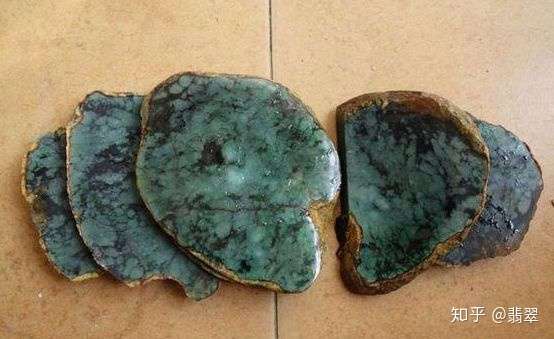 切出满绿花青种翡翠 到底算赌涨了还是亏了 知乎